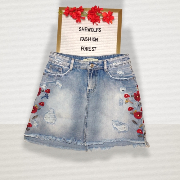 WELCOME TO MY CLOSET!! - Picture 7 of 11